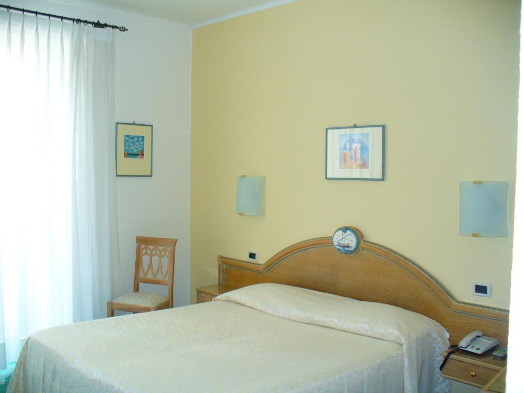 Hotel La Marticana Ísquia Quarto foto