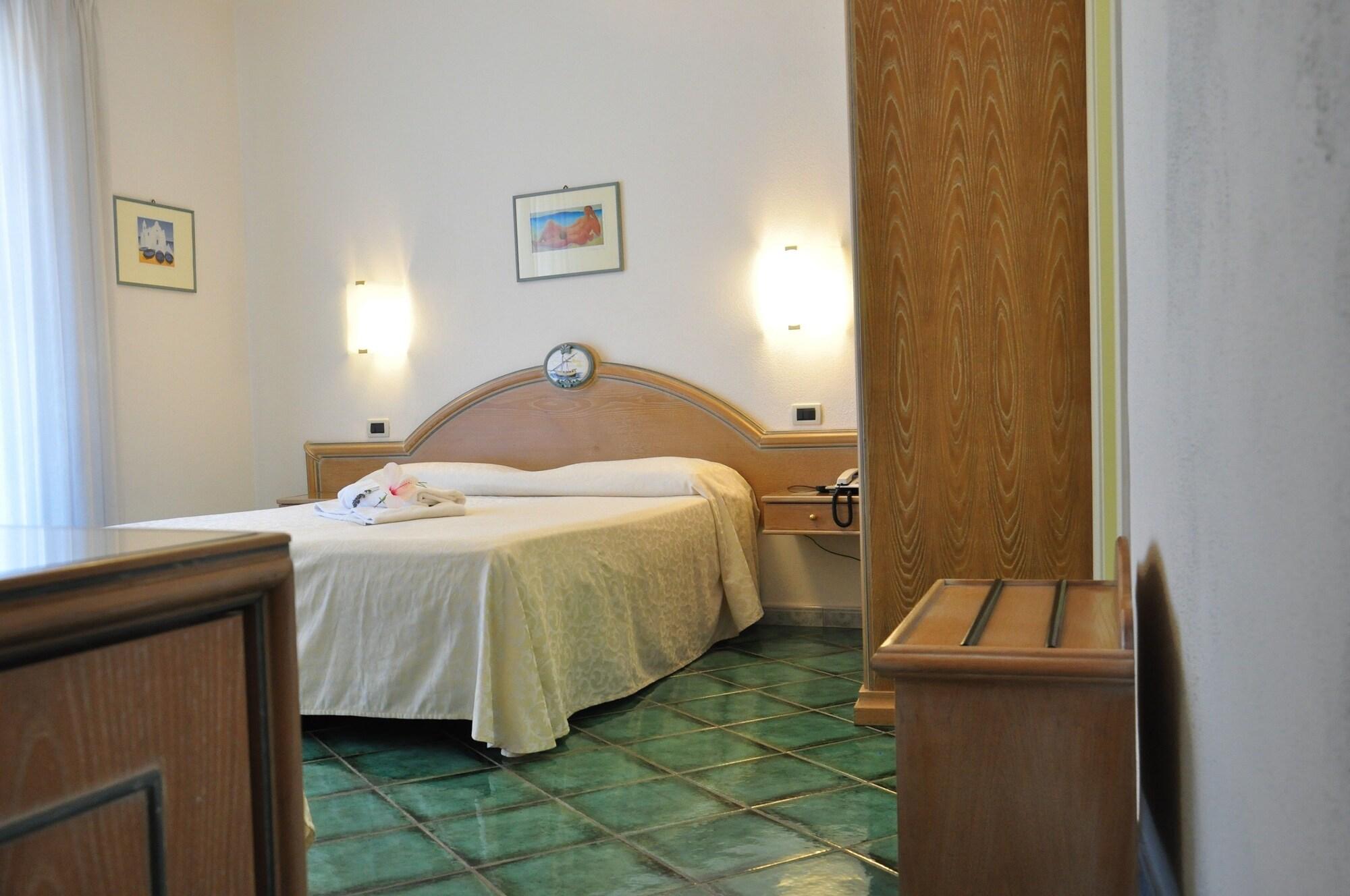 Hotel La Marticana Ísquia Exterior foto