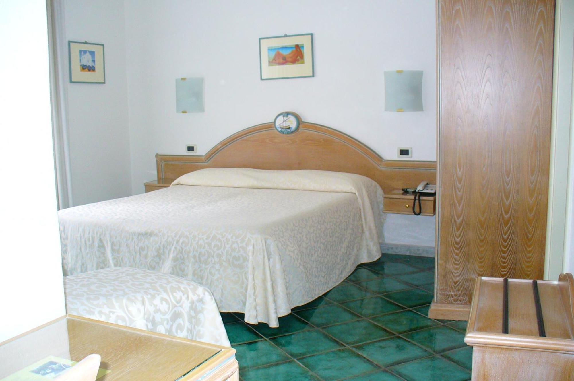 Hotel La Marticana Ísquia Exterior foto