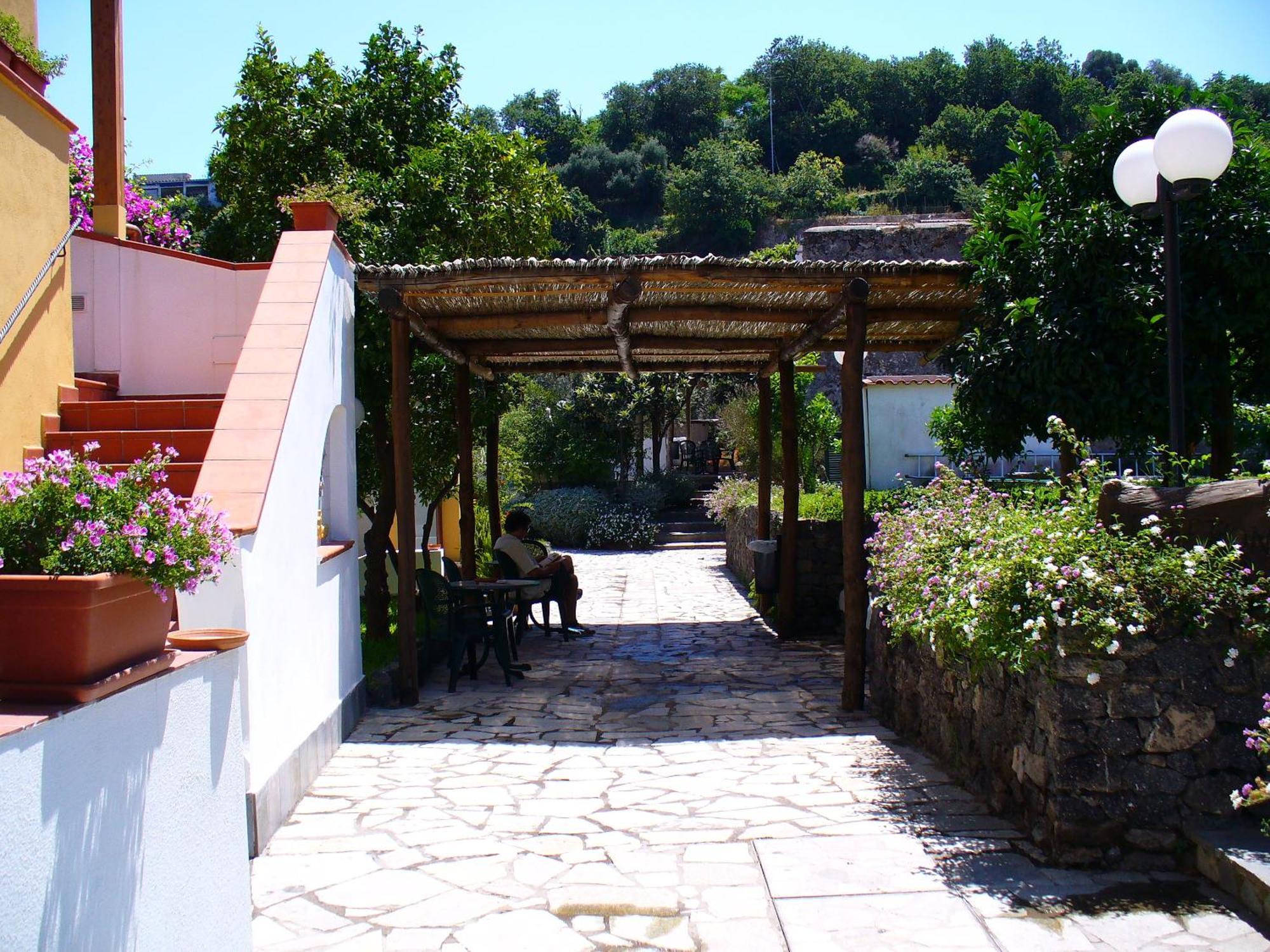 Hotel La Marticana Ísquia Exterior foto