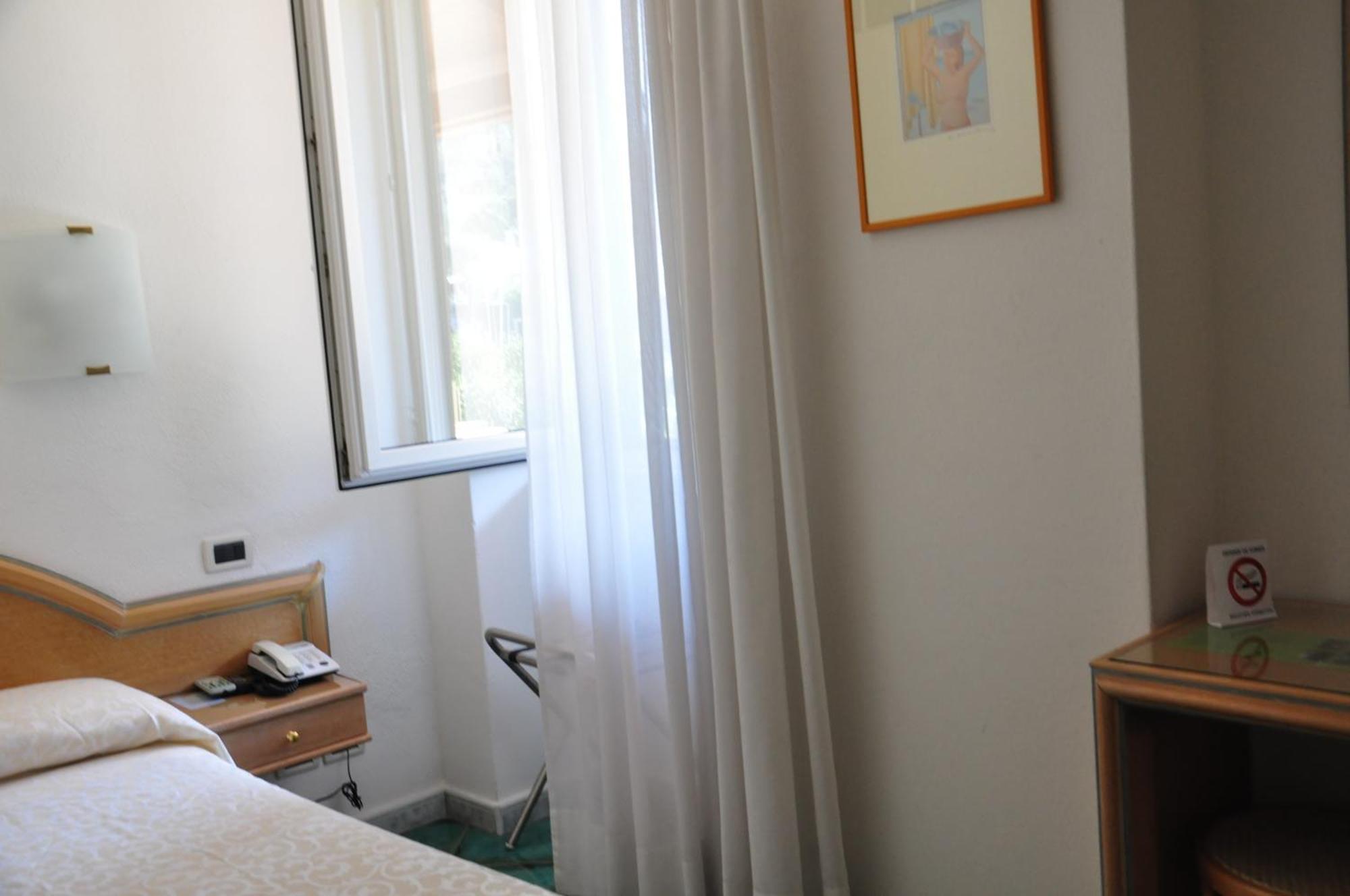 Hotel La Marticana Ísquia Quarto foto