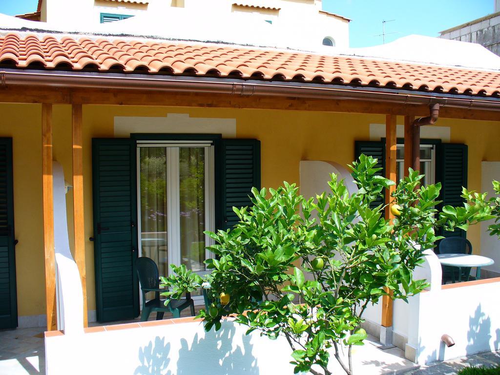 Hotel La Marticana Ísquia Exterior foto