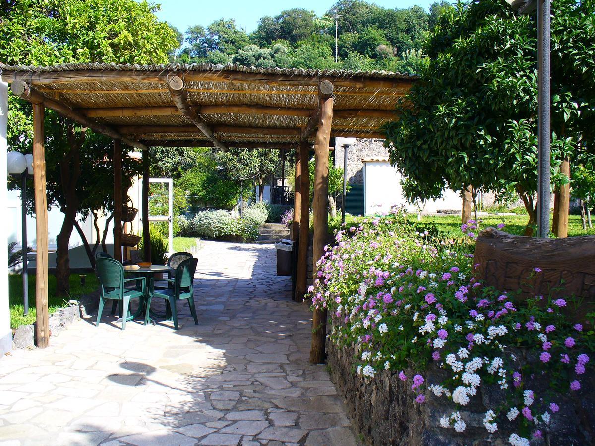 Hotel La Marticana Ísquia Exterior foto